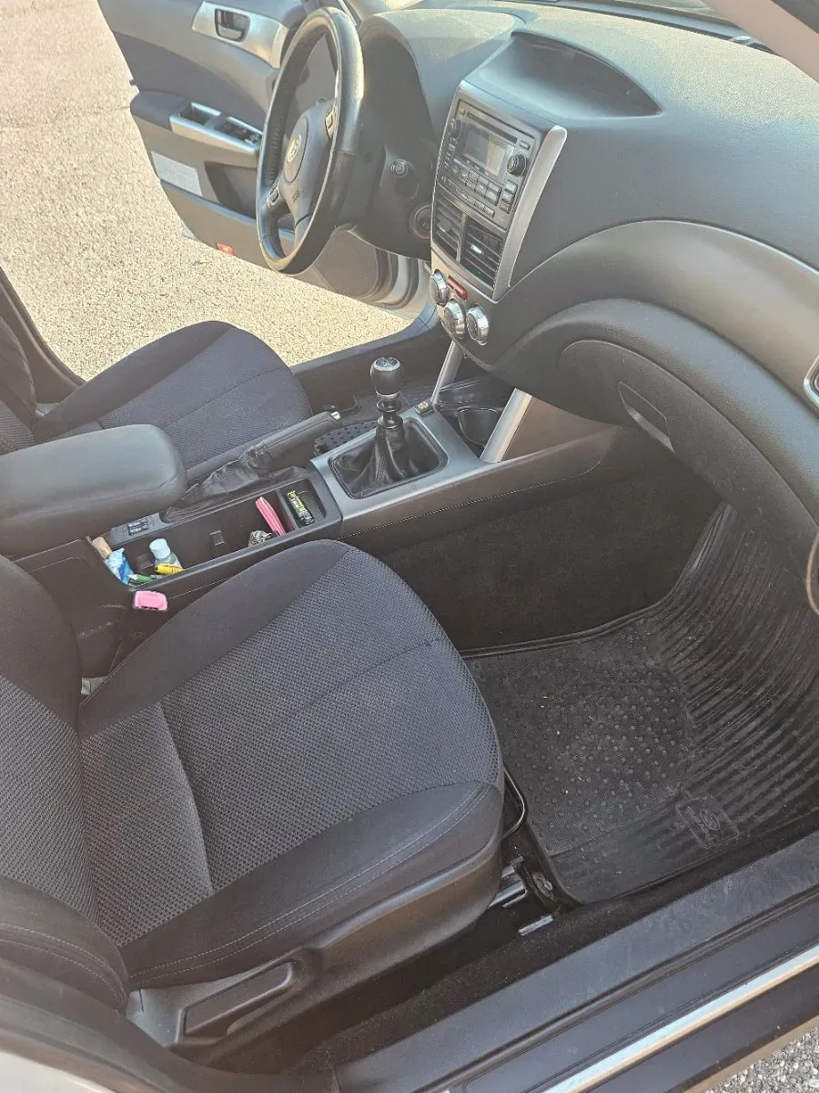 Subaru Forester 2011 photo 2