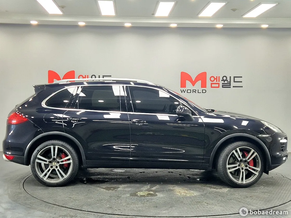 Porsche Cayenne 2011 photo 2