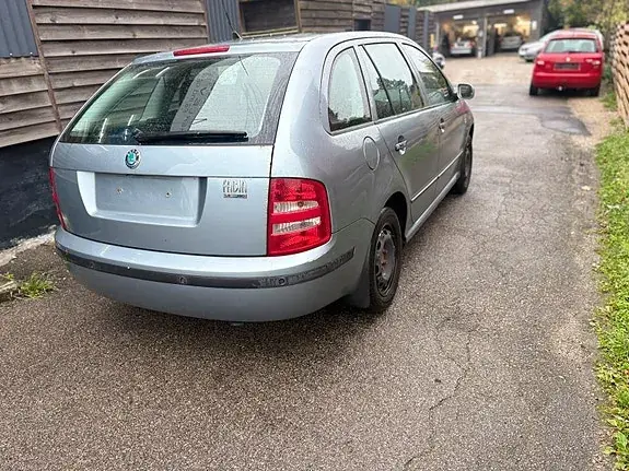 Skoda Fabia 2003 photo 3
