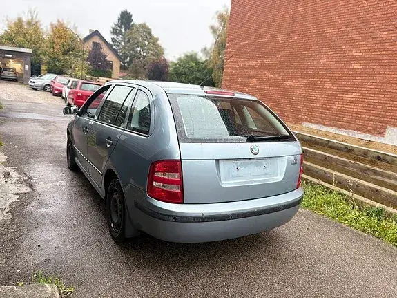 Skoda Fabia 2003 photo 4