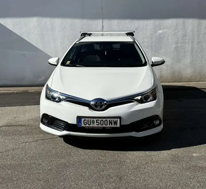 Toyota Auris 2017 photo 2