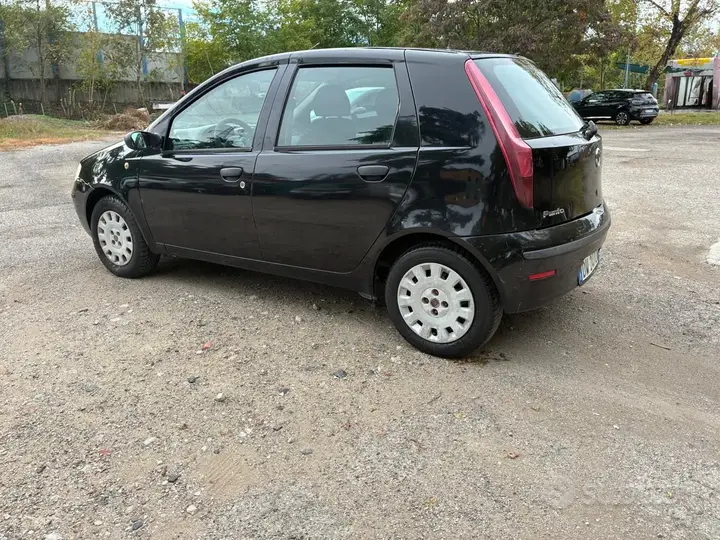 Fiat Punto 2009 photo 2