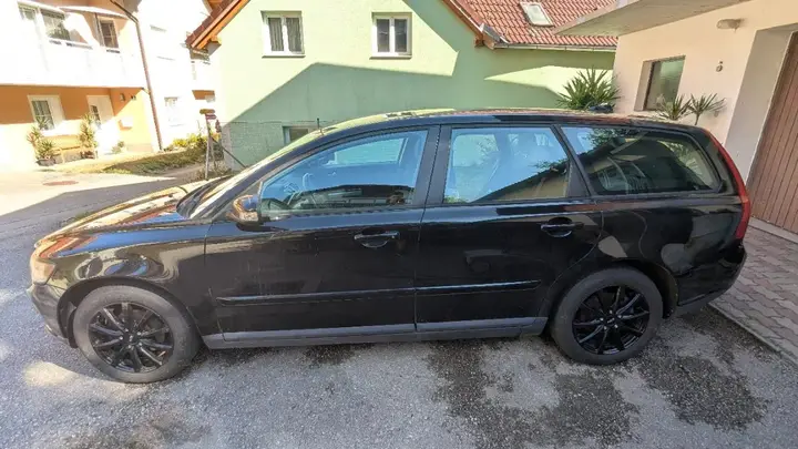 Volvo V50 2008 photo 2