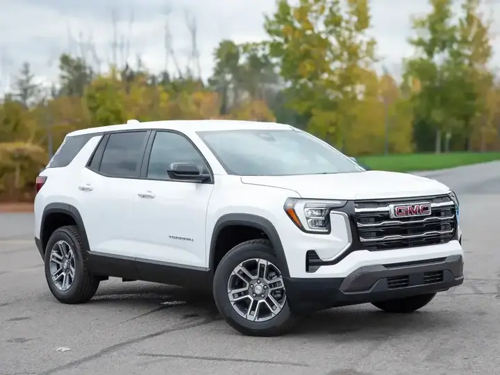 GMC Terrain 2027 photo 2