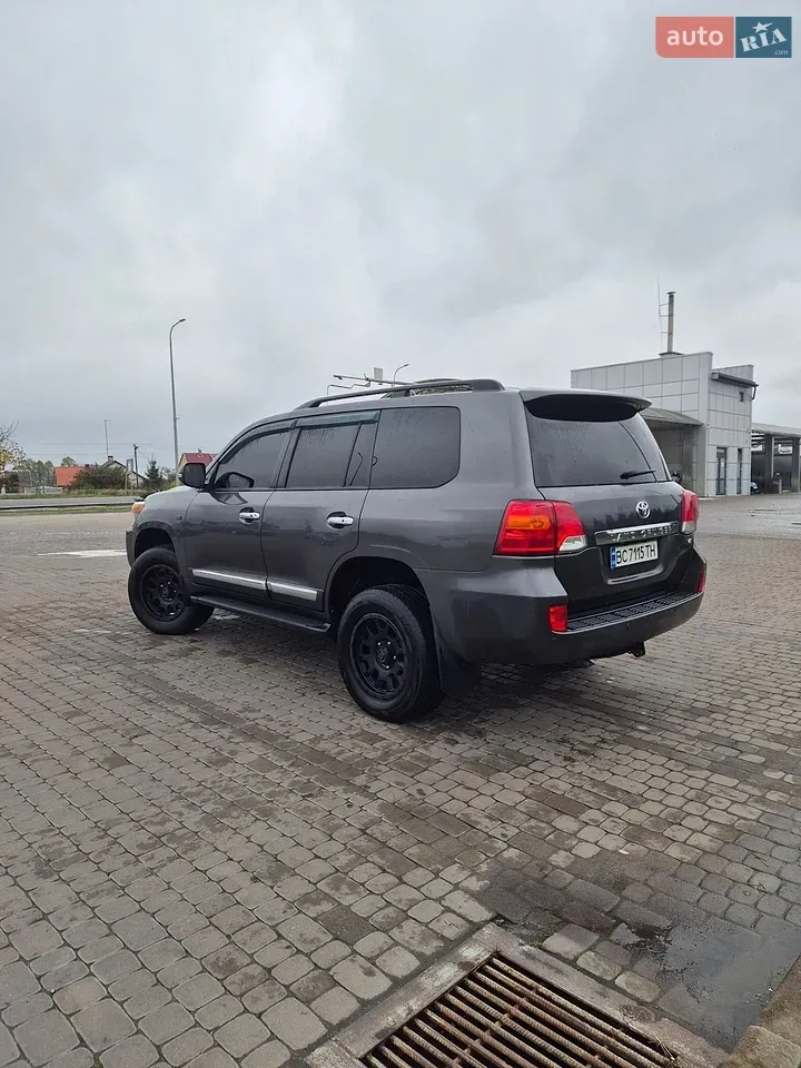 Toyota Land Cruiser 2012 photo 2