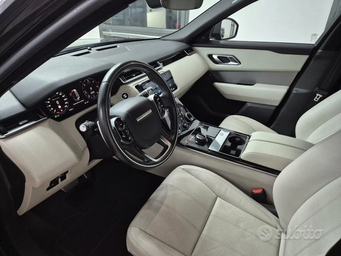 Land Rover Range Rover Velar 2019 photo 4