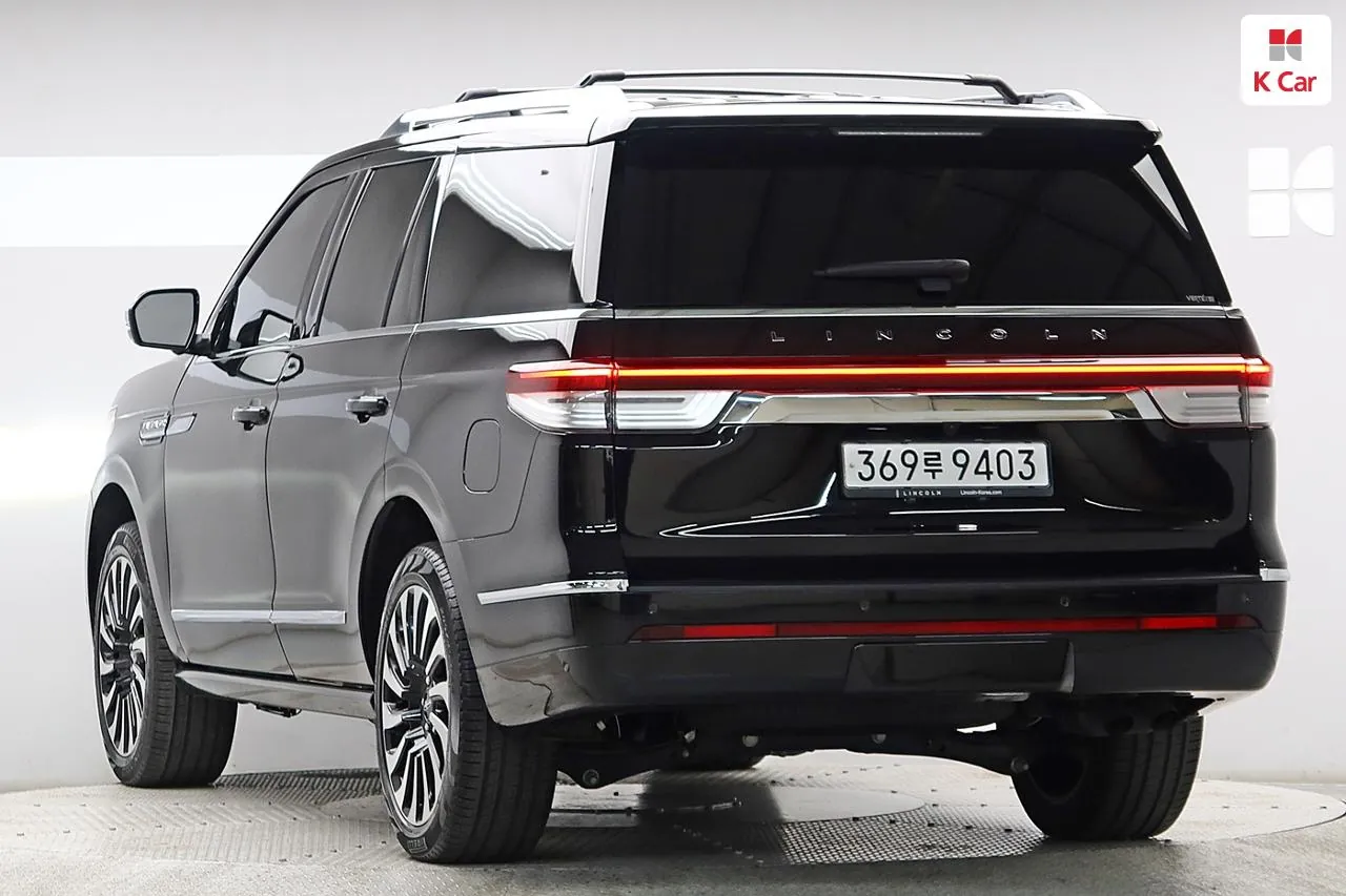 Lincoln Navigator 2023 photo 2