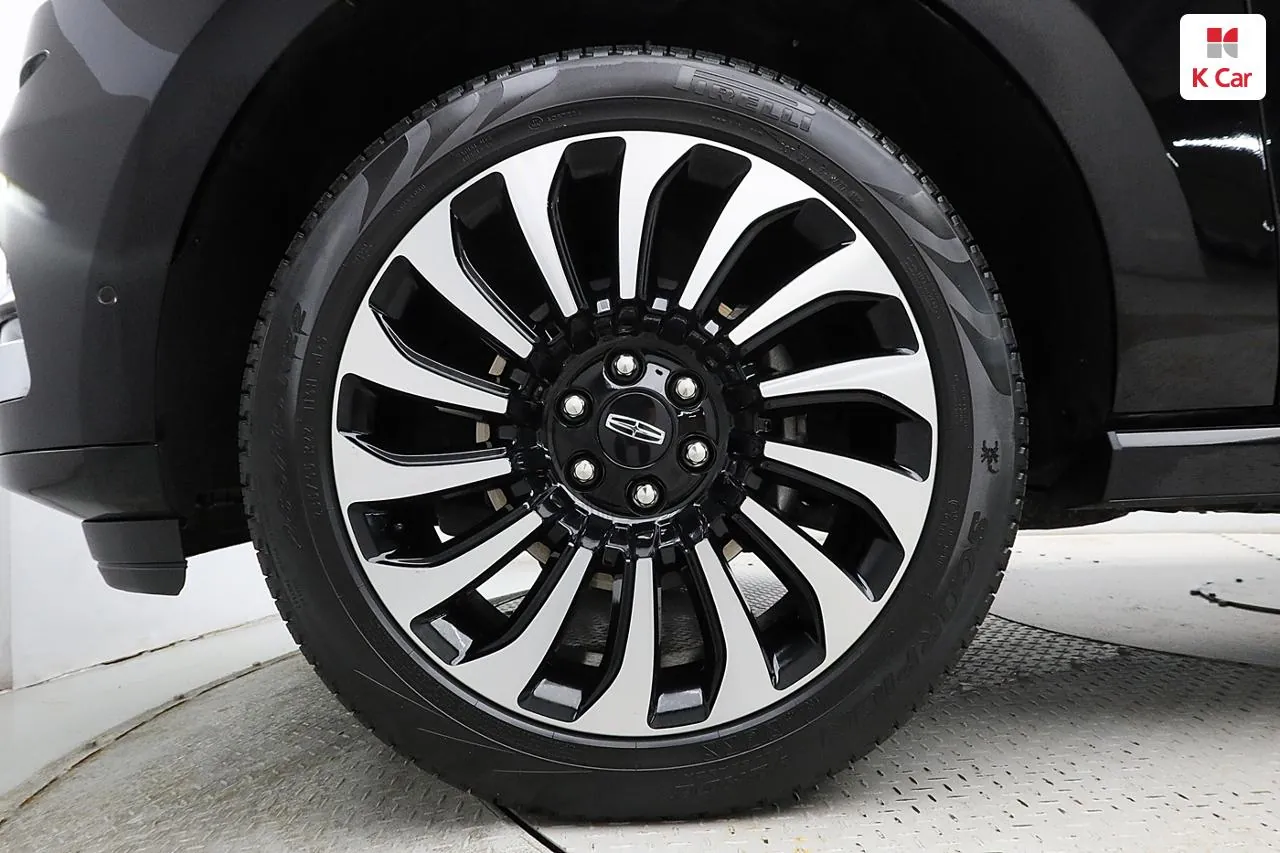Lincoln Navigator 2023 photo 5