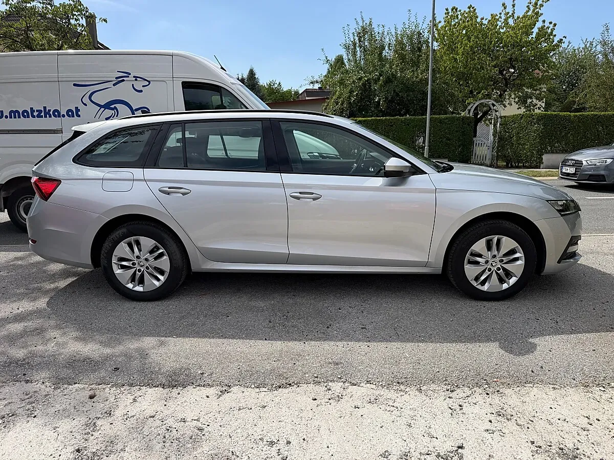 Skoda Octavia 2023 photo 2