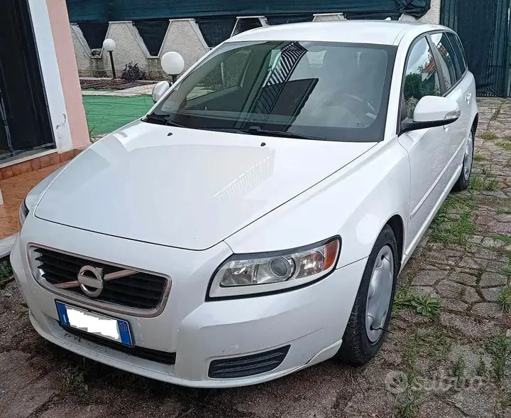 Volvo V50 2011 photo 2
