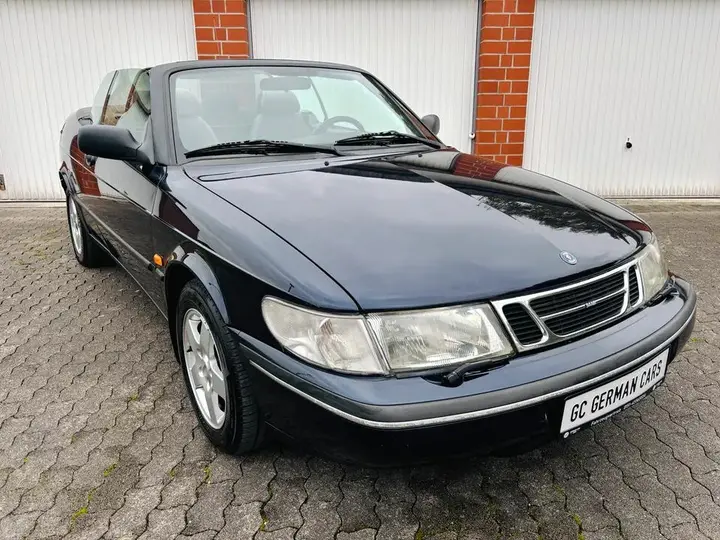 Saab 900