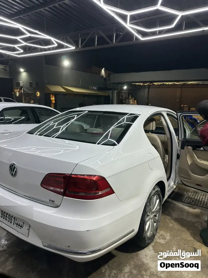 Volkswagen Passat 2014 photo 2