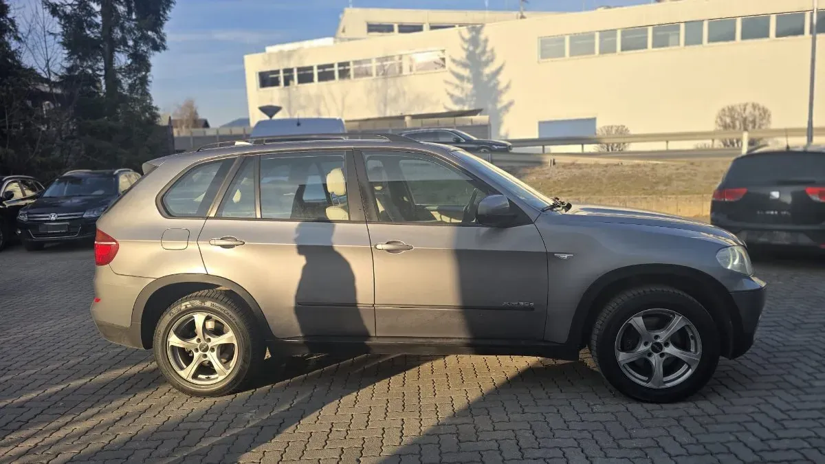 BMW X5 2010 photo 2