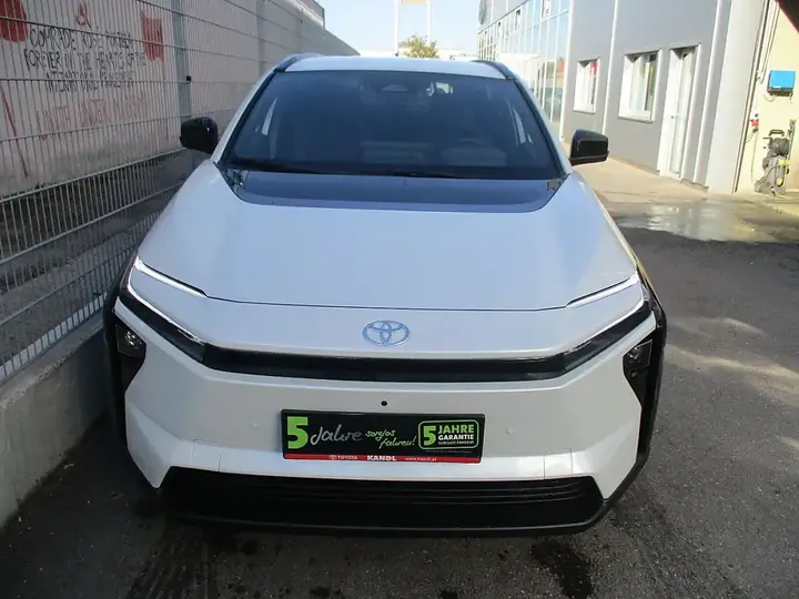Toyota Bz4X photo 3