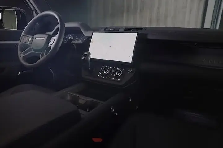Land Rover Defender 2026 photo 3