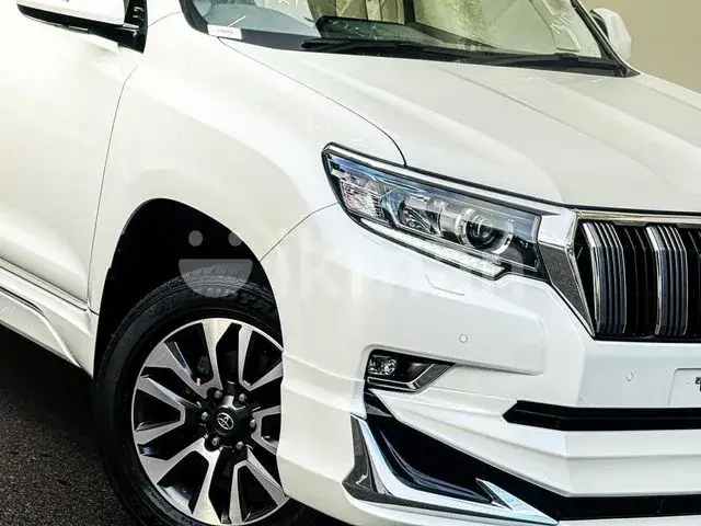 Toyota Land Cruiser Prado 2023 photo 4