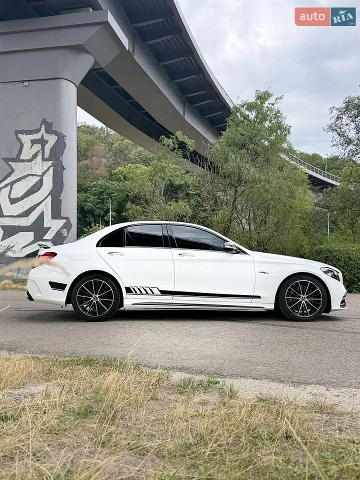 Mercedes-Benz C-Class 2019 photo 4