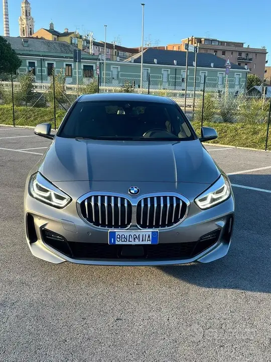BMW 1 Series 2023 photo 2