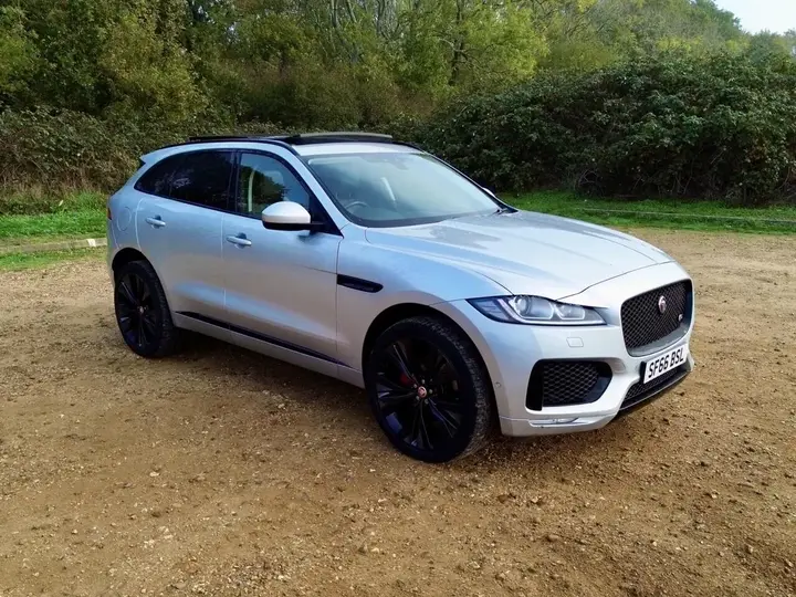 Jaguar F-Pace 2016 photo 2