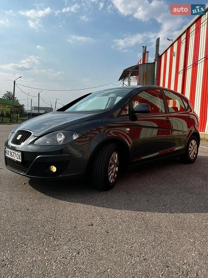 Seat Altea 2011 photo 2