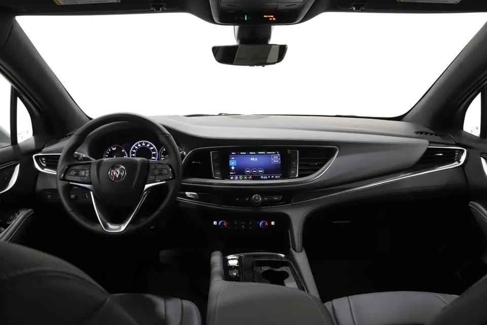 Buick Enclave 2023 photo 3