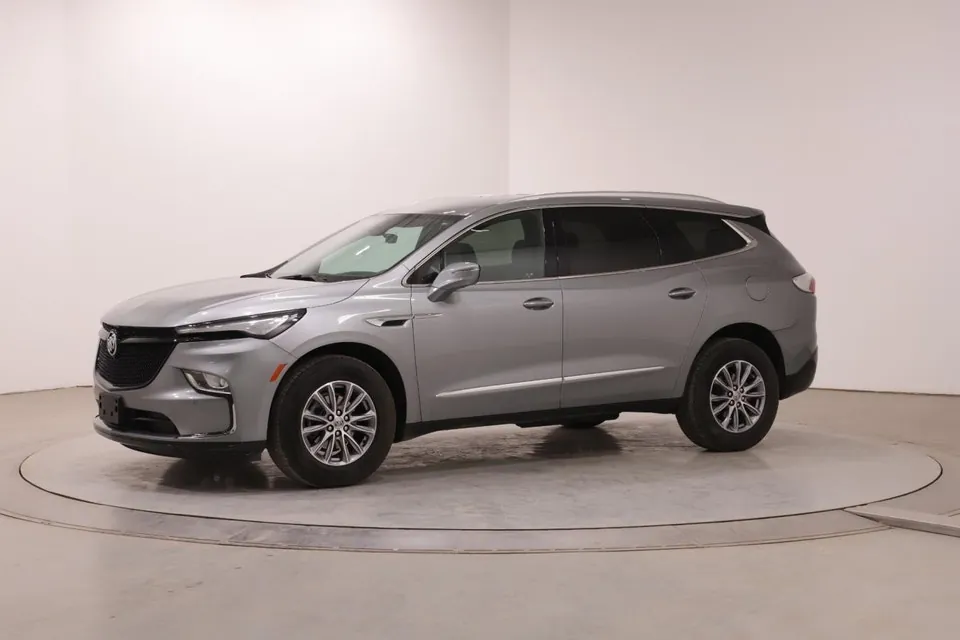 Buick Enclave 2023 photo 2