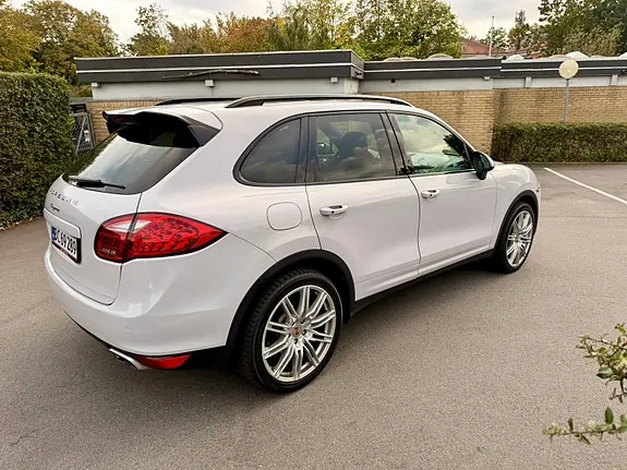 Porsche Cayenne 2010 photo 4
