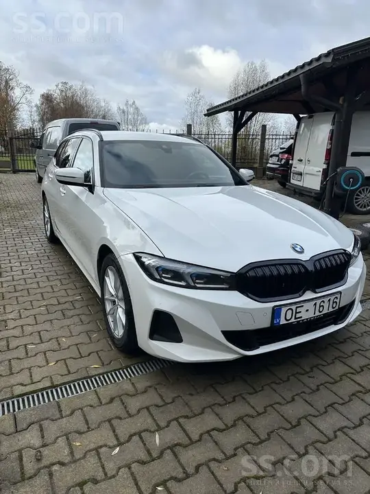 BMW 318D 2023 photo 3