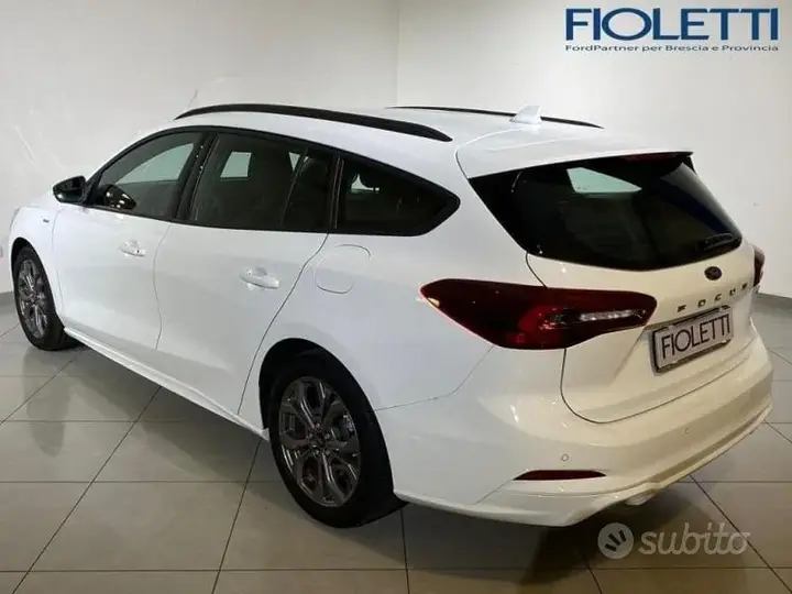 Ford Focus 2022 photo 2