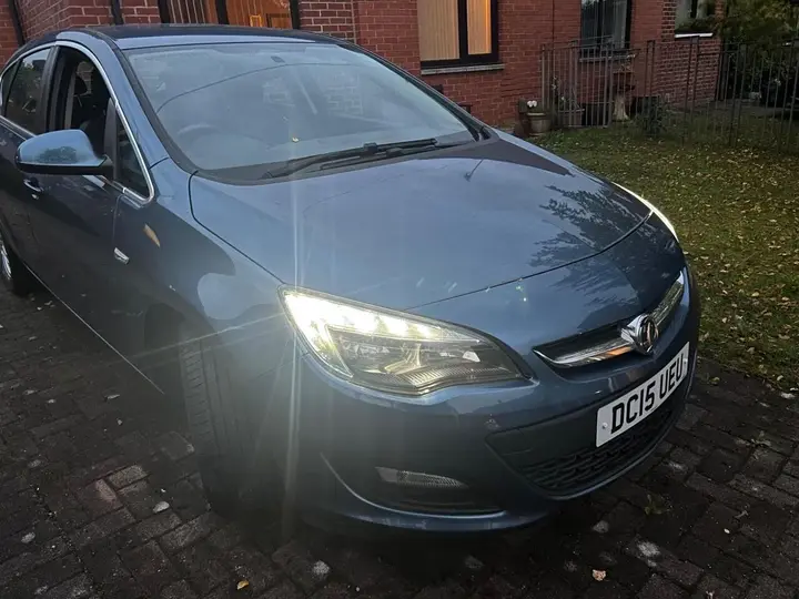 Vauxhall Astra 2015 photo 3