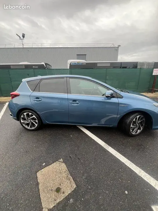 Toyota Auris 2015 photo 2