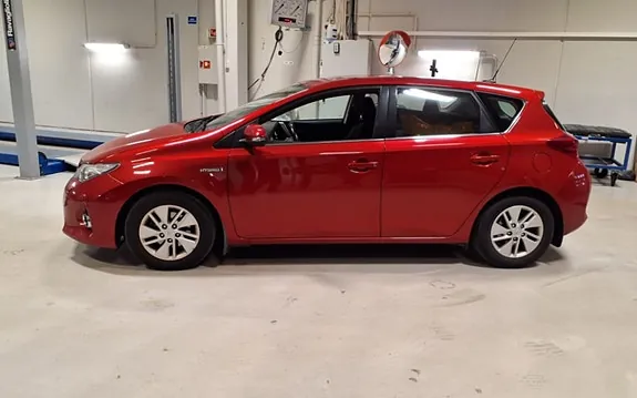 Toyota Auris 2013 photo 2