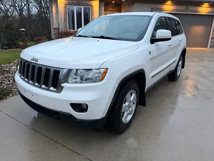 Jeep Grand Cherokee 2011 photo 2
