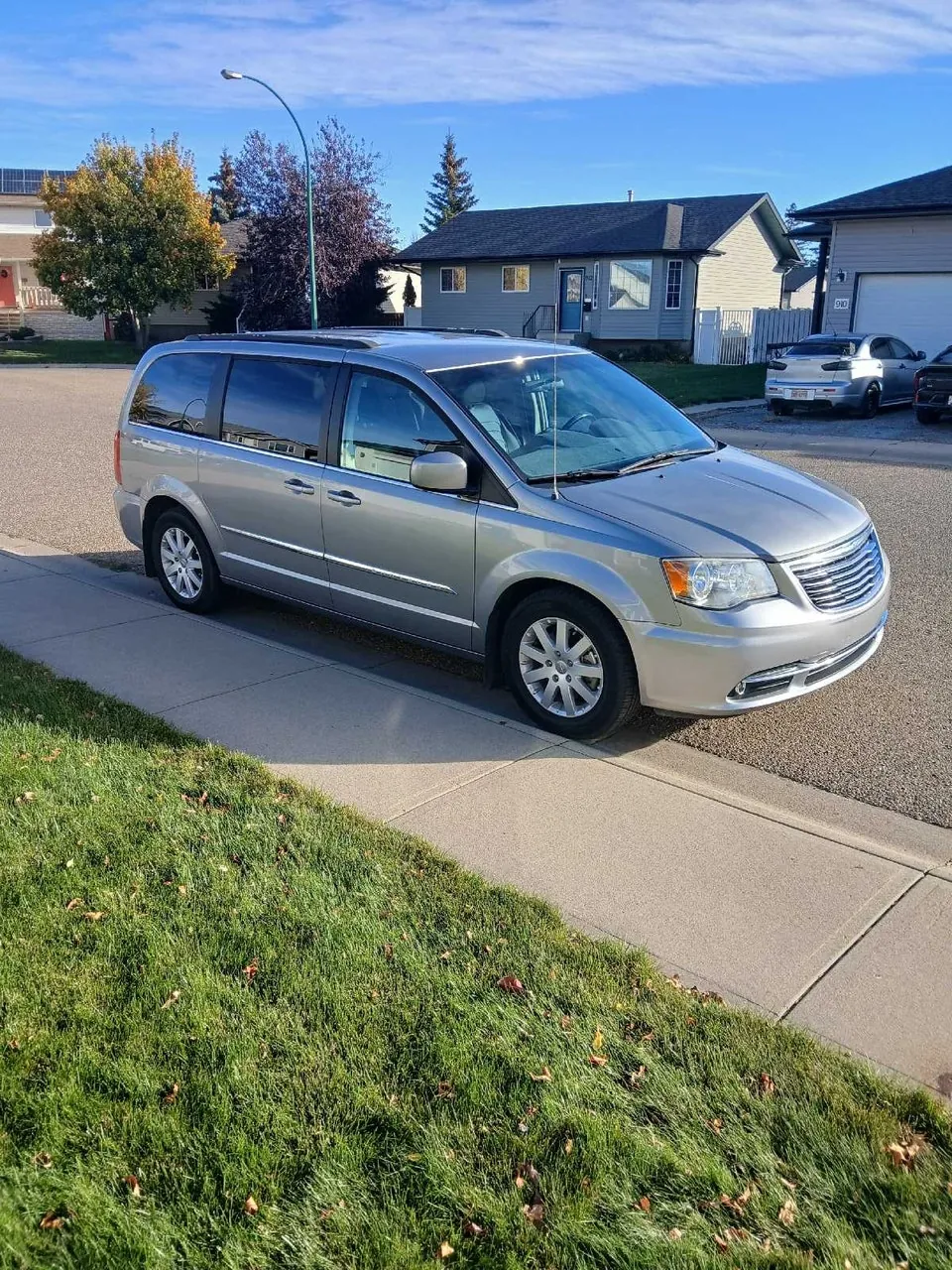 Chrysler Town & Country 2016 photo 2