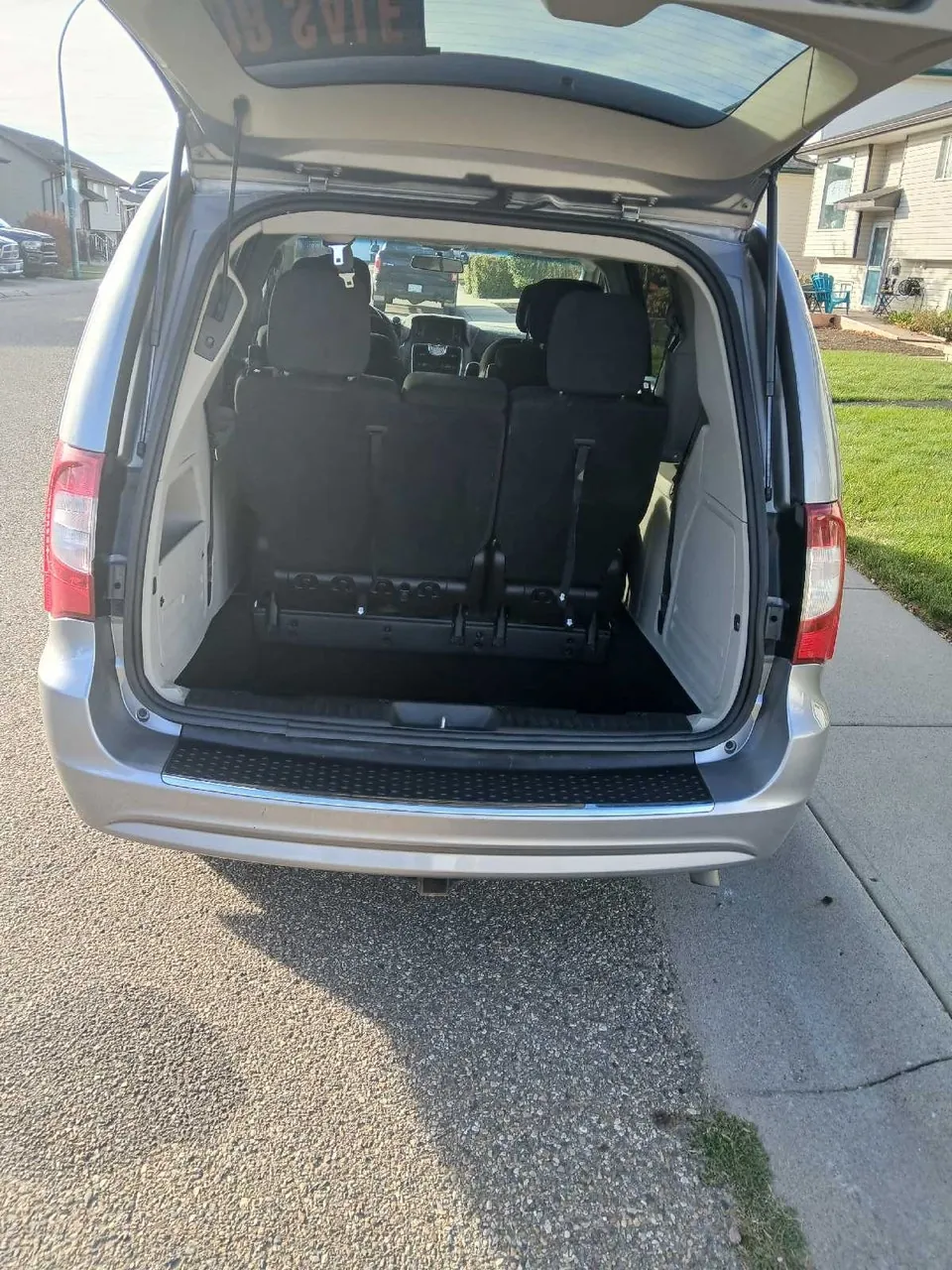 Chrysler Town & Country 2016 photo 3