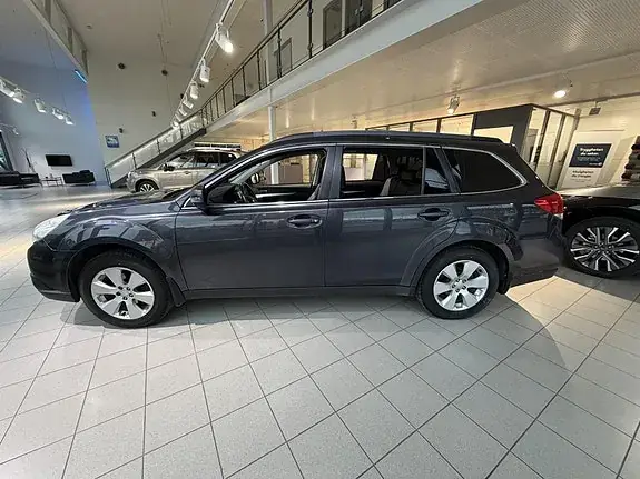 Subaru Outback 2012 photo 2
