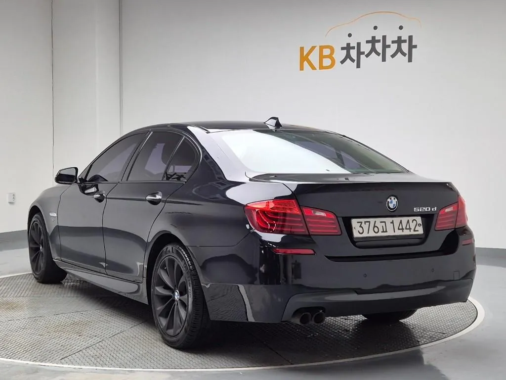 BMW 5 Series 2016 photo 2