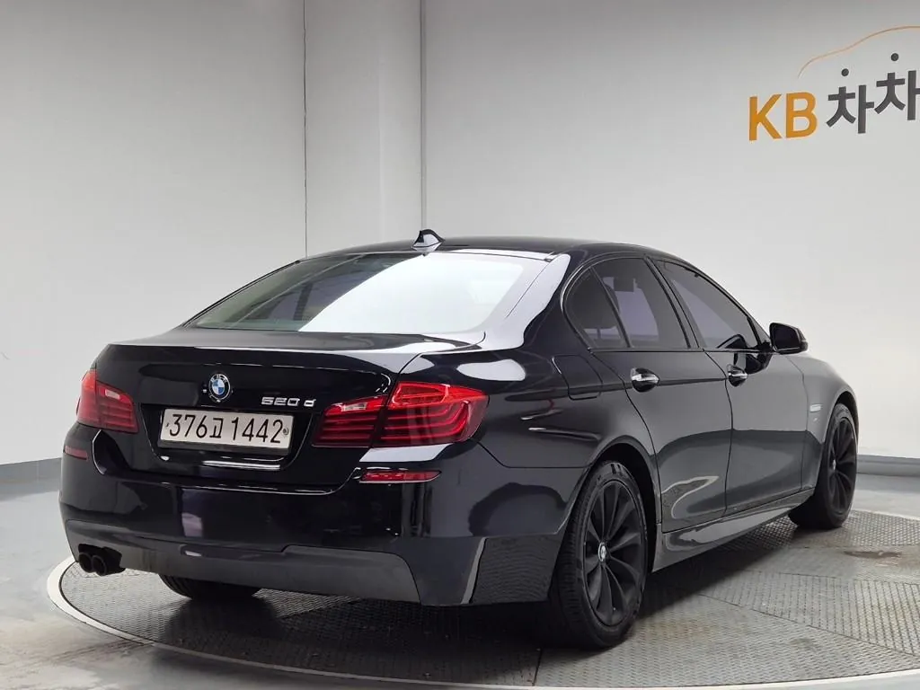 BMW 5 Series 2016 photo 3
