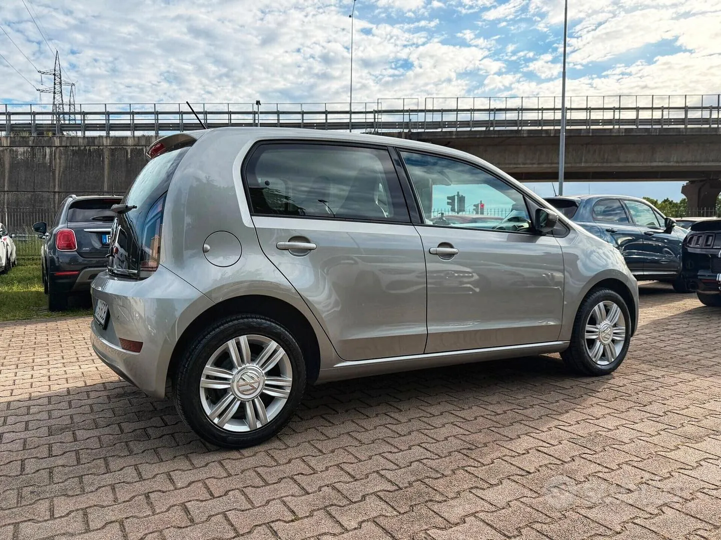 Volkswagen Up 2017 photo 5