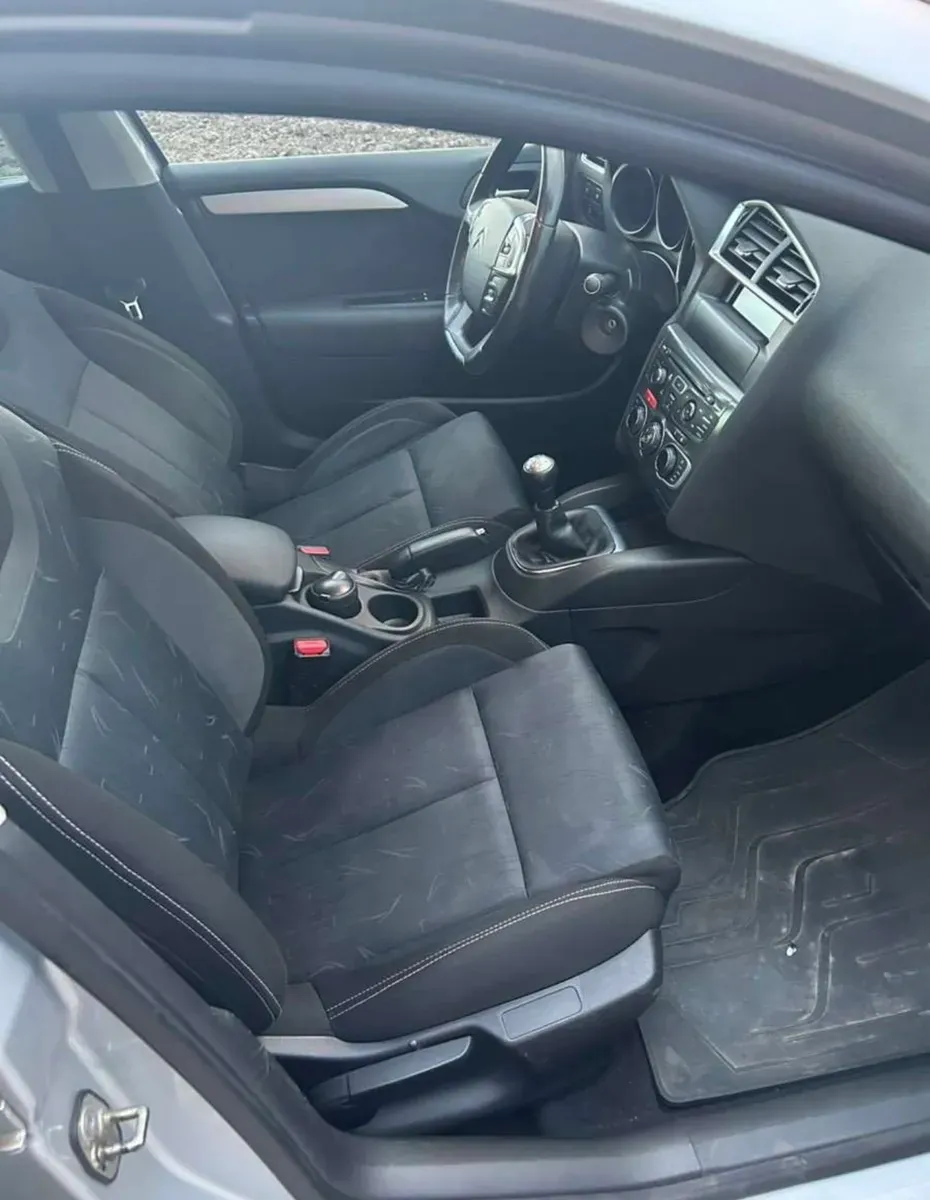 Citroen C4 2011 photo 2