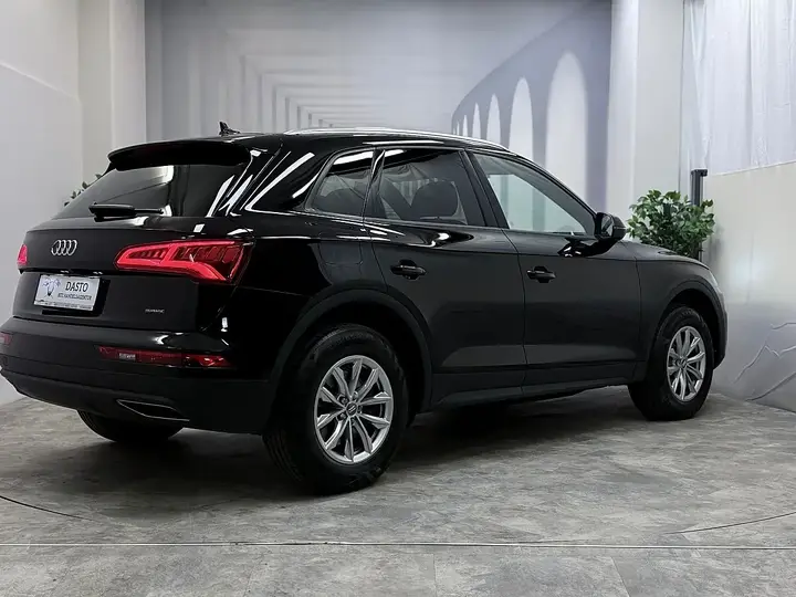Audi Q5 2018 photo 2