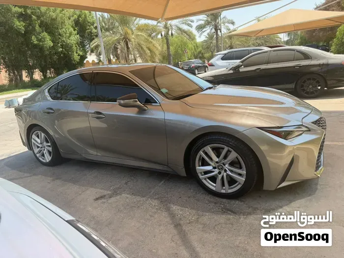 Lexus Is 300 2023 photo 3