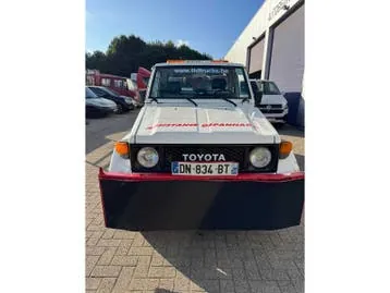 Toyota Landcruiser photo 2