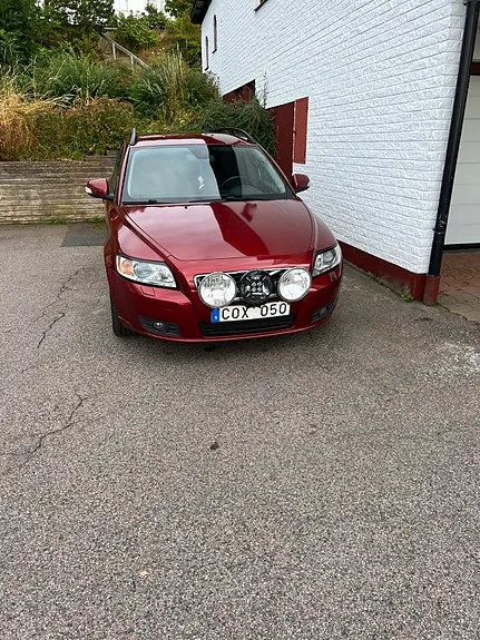 Volvo V50 2011 photo 2