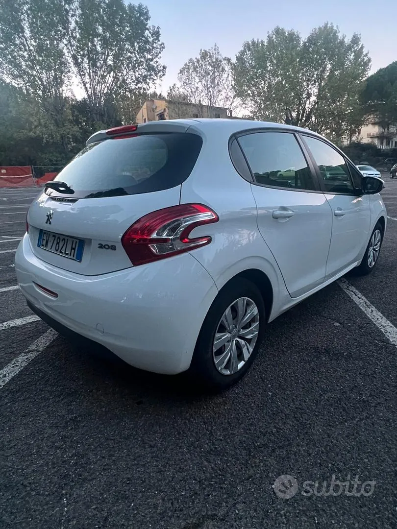 Peugeot 208 2014 photo 4