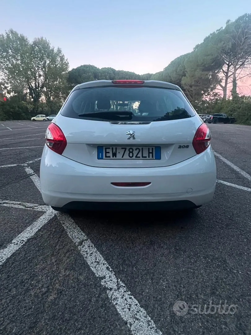 Peugeot 208 2014 photo 3