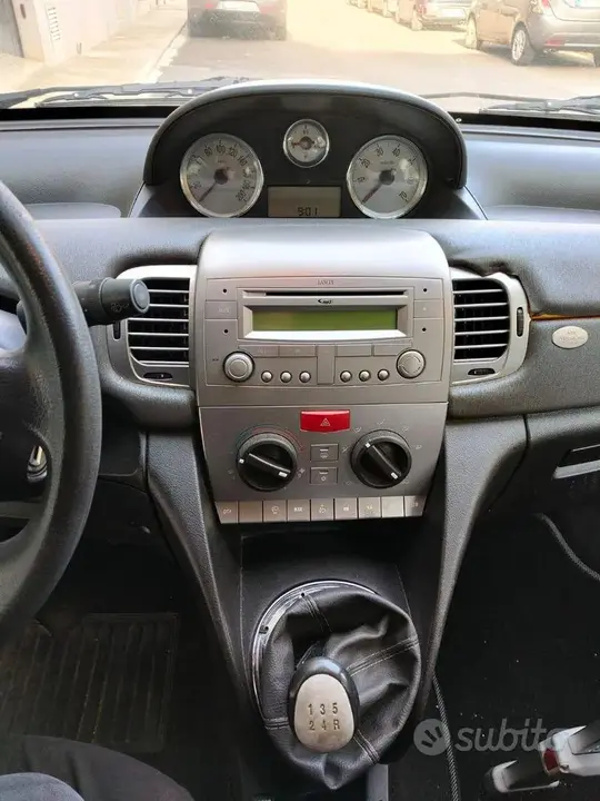 Lancia Ypsilon