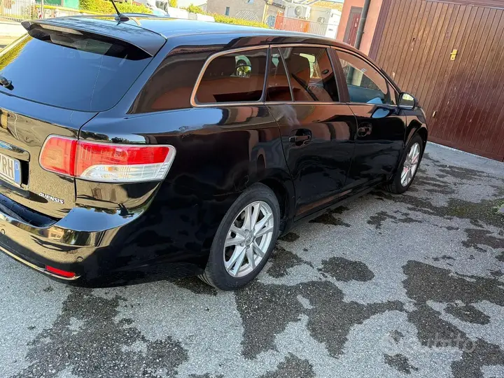 Toyota Avensis 2011 photo 3
