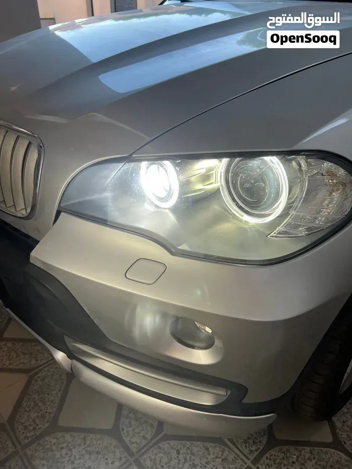 BMW 5 Series 2011 photo 2