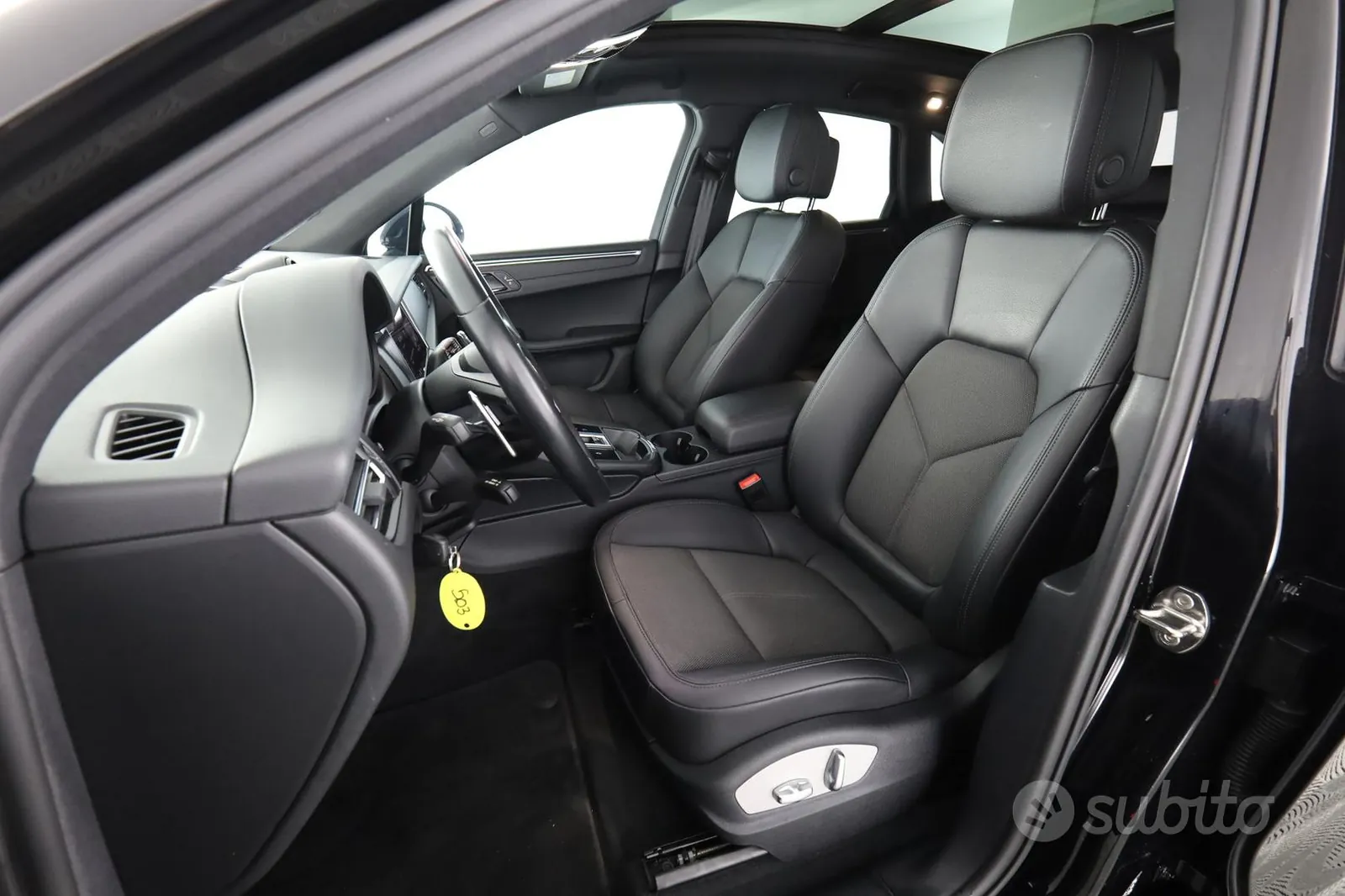 Porsche Macan 2023 photo 2